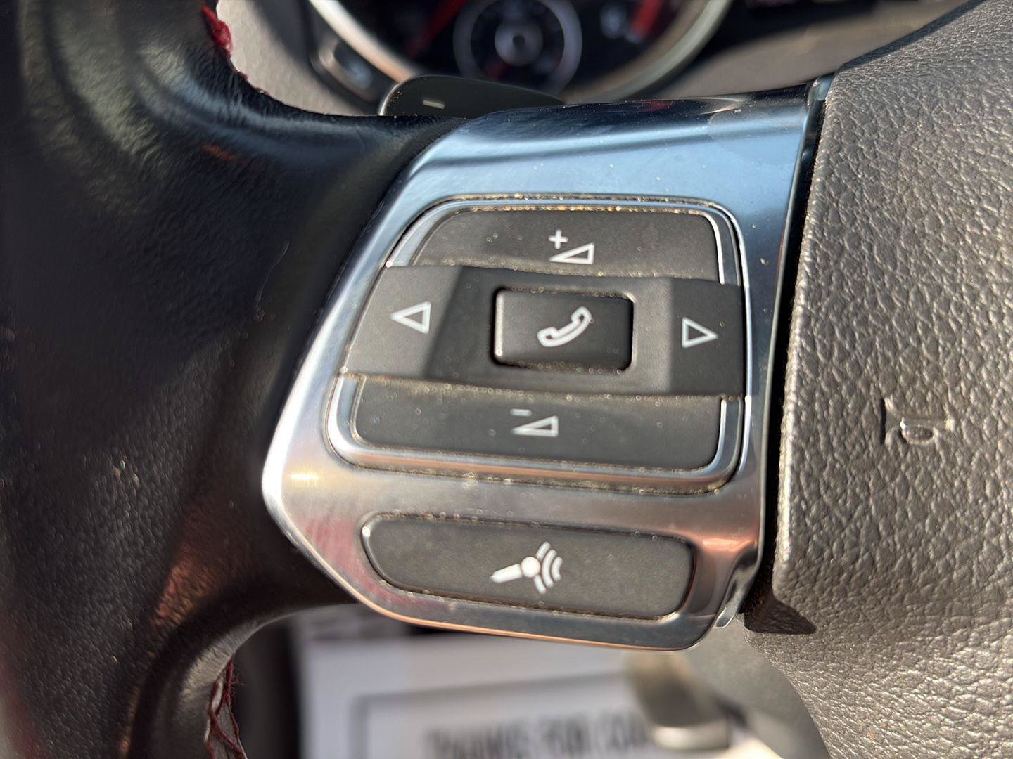 Used 2011 Volkswagen Golf 4-Door FWD image 13