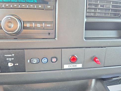 Used 2015 Chevrolet Express 2500 RWD image 24