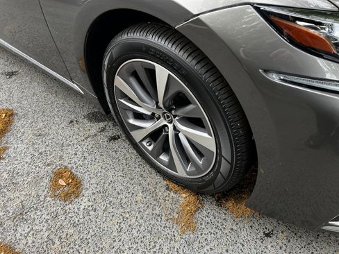 Used 2018 Lexus LS 500 AWD w/ Accessory Package (Z1) image 11