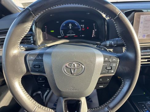 Used 2025 Toyota Camry SE image 23