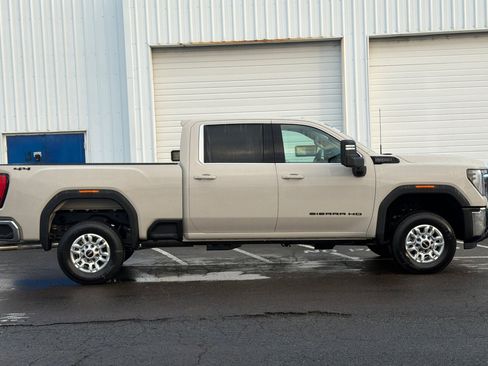 Used 2026 GMC Sierra 2500 SLE w/ LPO, Black Badging Package image 3