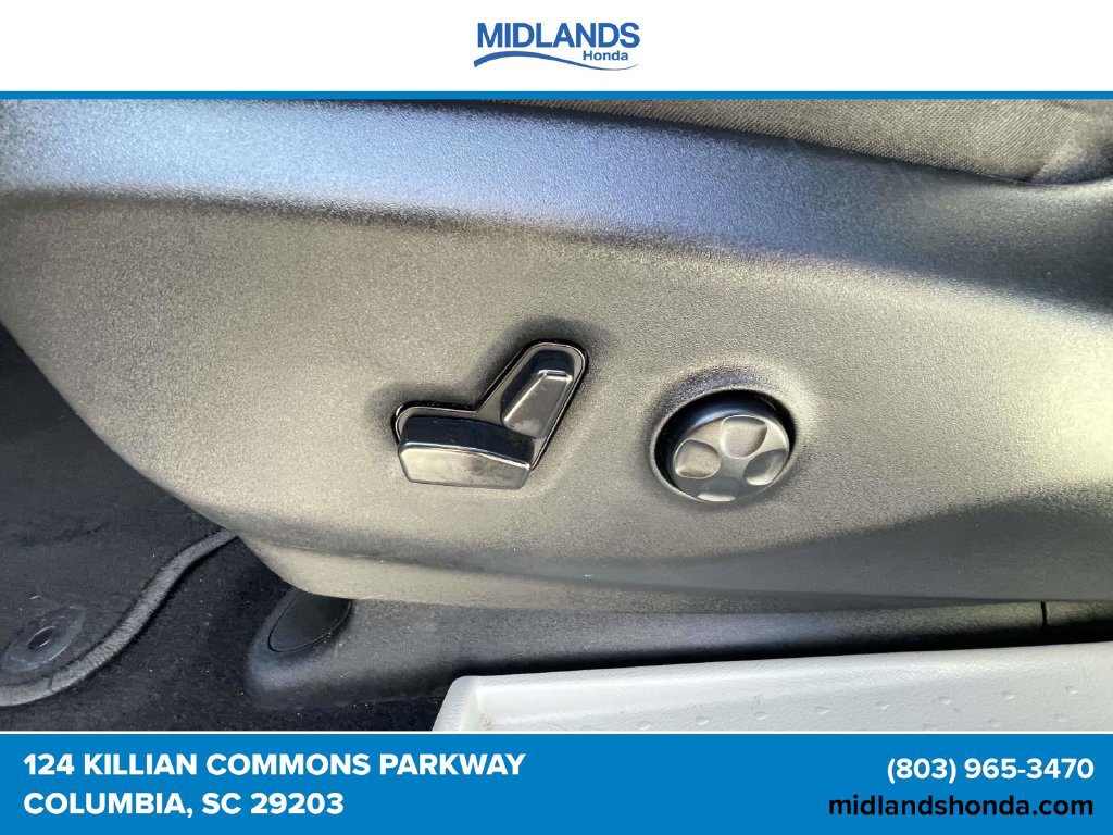 Used 2023 Chrysler Pacifica Limited FWD image 16