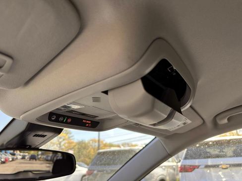 Used 2024 Chevrolet Equinox LT FWD image 27