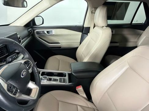 Used 2024 Ford Explorer XLT w/ Equipment Group 202A RWD image 28