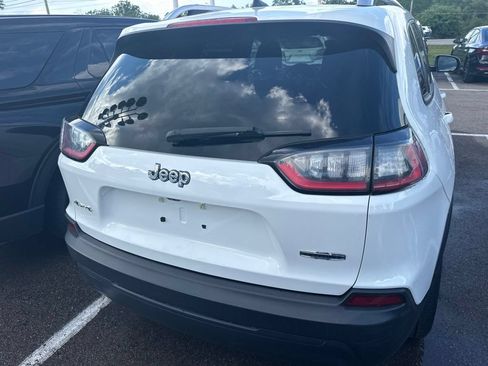 Used 2021 Jeep Cherokee Latitude AWD/4WD image 5