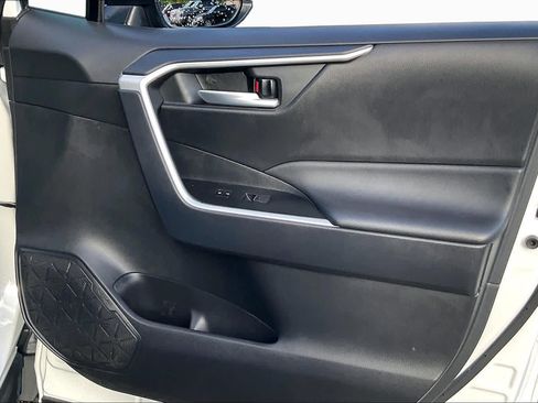 Used 2025 Toyota RAV4 XLE FWD image 22