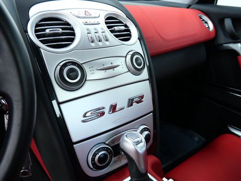 Used 2006 Mercedes-Benz SLR image 25