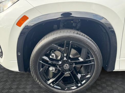 New 2026 Volkswagen Tiguan SE R-Line AWD/4WD image 12