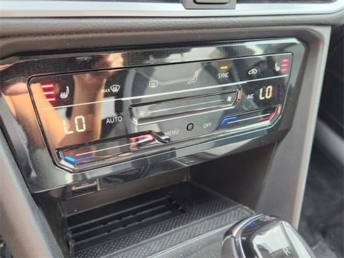 New 2025 Volkswagen Taos SE image 14