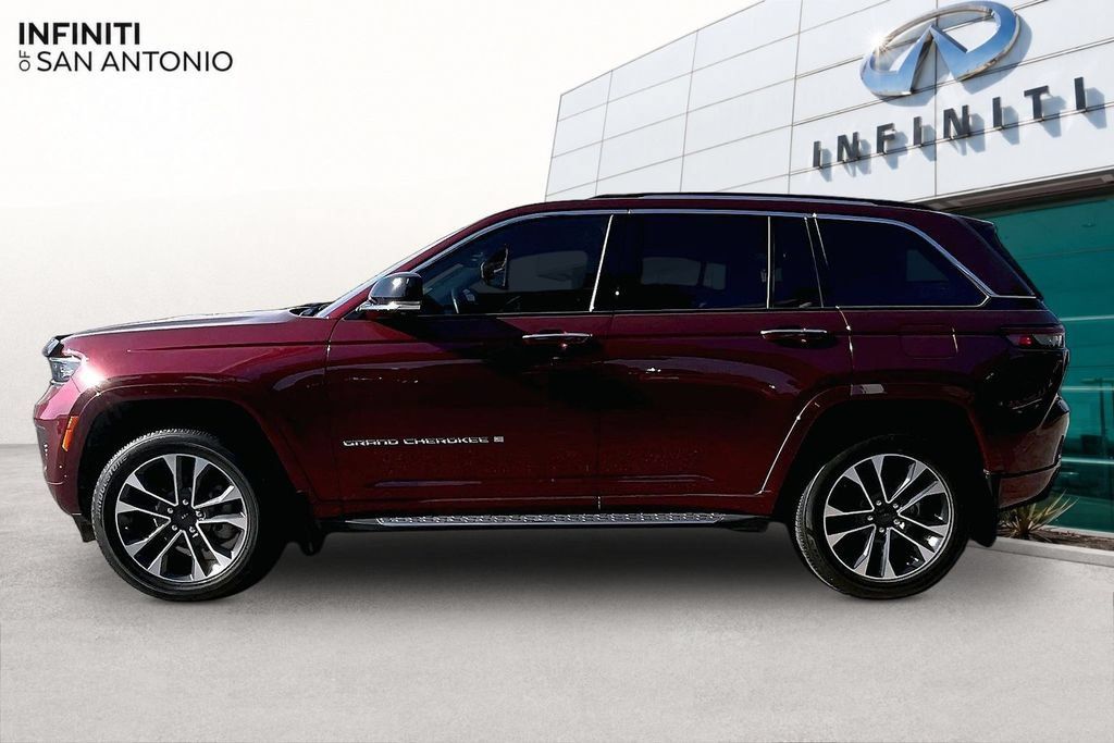 Used 2023 Jeep Grand Cherokee Overland w/ Adv Protech Group III AWD/4WD image 43