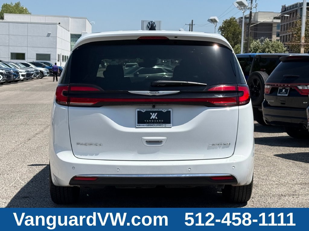 Used 2026 Chrysler Pacifica Limited FWD image 6