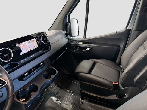 Used 2024 Mercedes-Benz Sprinter 2500 image 27