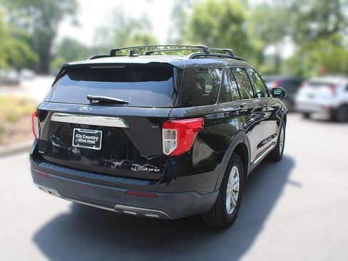 Used 2022 Ford Explorer XLT w/ Equipment Group 202A AWD/4WD image 12