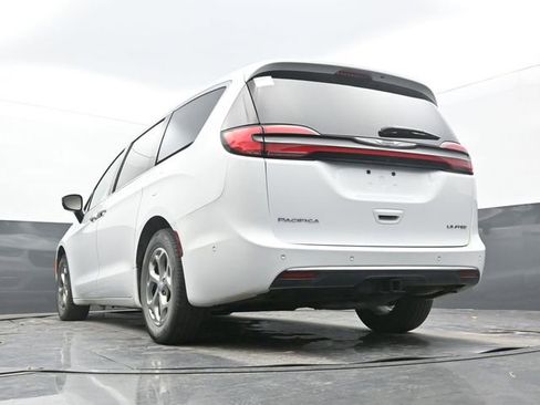 Used 2024 Chrysler Pacifica Limited w/ Trailer Tow Group image 56