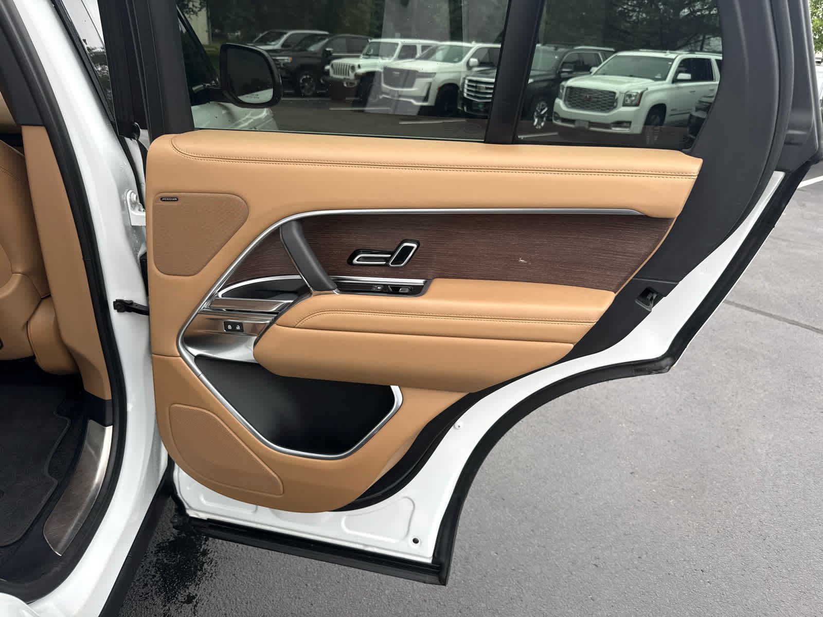 Used 2023 Land Rover Range Rover SE AWD/4WD image 10