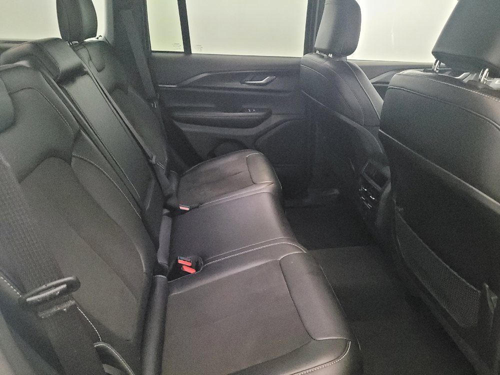Used 2023 Jeep Grand Cherokee Altitude AWD/4WD image 19