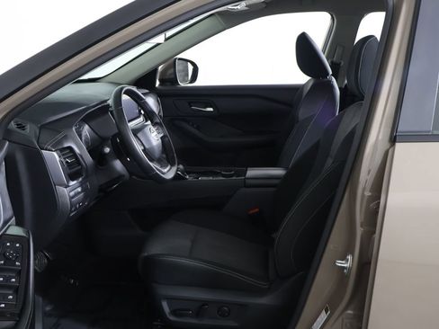 Used 2025 Nissan Rogue SV AWD/4WD image 22