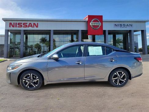 Certified 2025 Nissan Sentra SV image 7