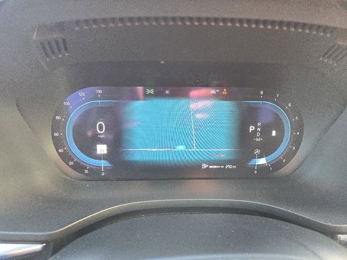 Used 2022 Volvo XC60 B5 Momentum image 19