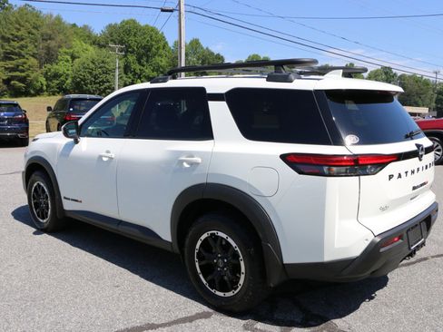 Used 2024 Nissan Pathfinder Rock Creek AWD/4WD image 3