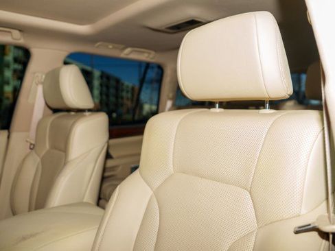 Used 2021 Lexus LX 570 4WD w/ Luxury Package image 14