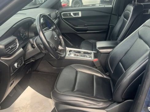 Used 2020 Ford Explorer XLT w/ Equipment Group 202A AWD/4WD image 13