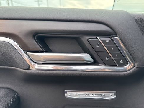 Used 2026 GMC Sierra 1500 Denali w/ Denali Reserve Package AWD/4WD image 12