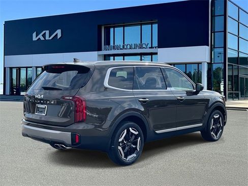 New 2025 Kia Telluride S image 6