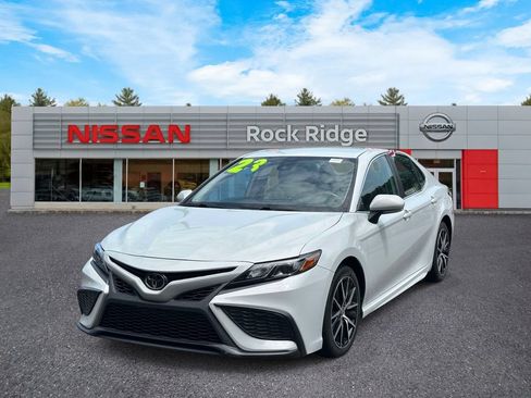 Used 2023 Toyota Camry SE FWD image 2