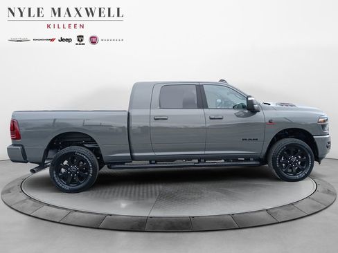 New 2026 RAM 2500 Laramie AWD/4WD image 17