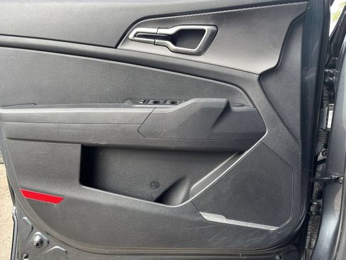 Used 2025 Kia Sportage LX FWD image 18