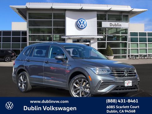 Certified 2022 Volkswagen Tiguan SE image 1