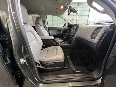 Used 2018 Chevrolet Colorado W/T w/ WT Convenience Package RWD image 17