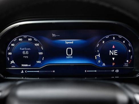 Used 2023 Chevrolet Suburban Premier image 15