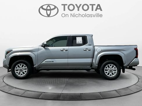 Used 2025 Toyota Tacoma SR5 AWD/4WD image 2