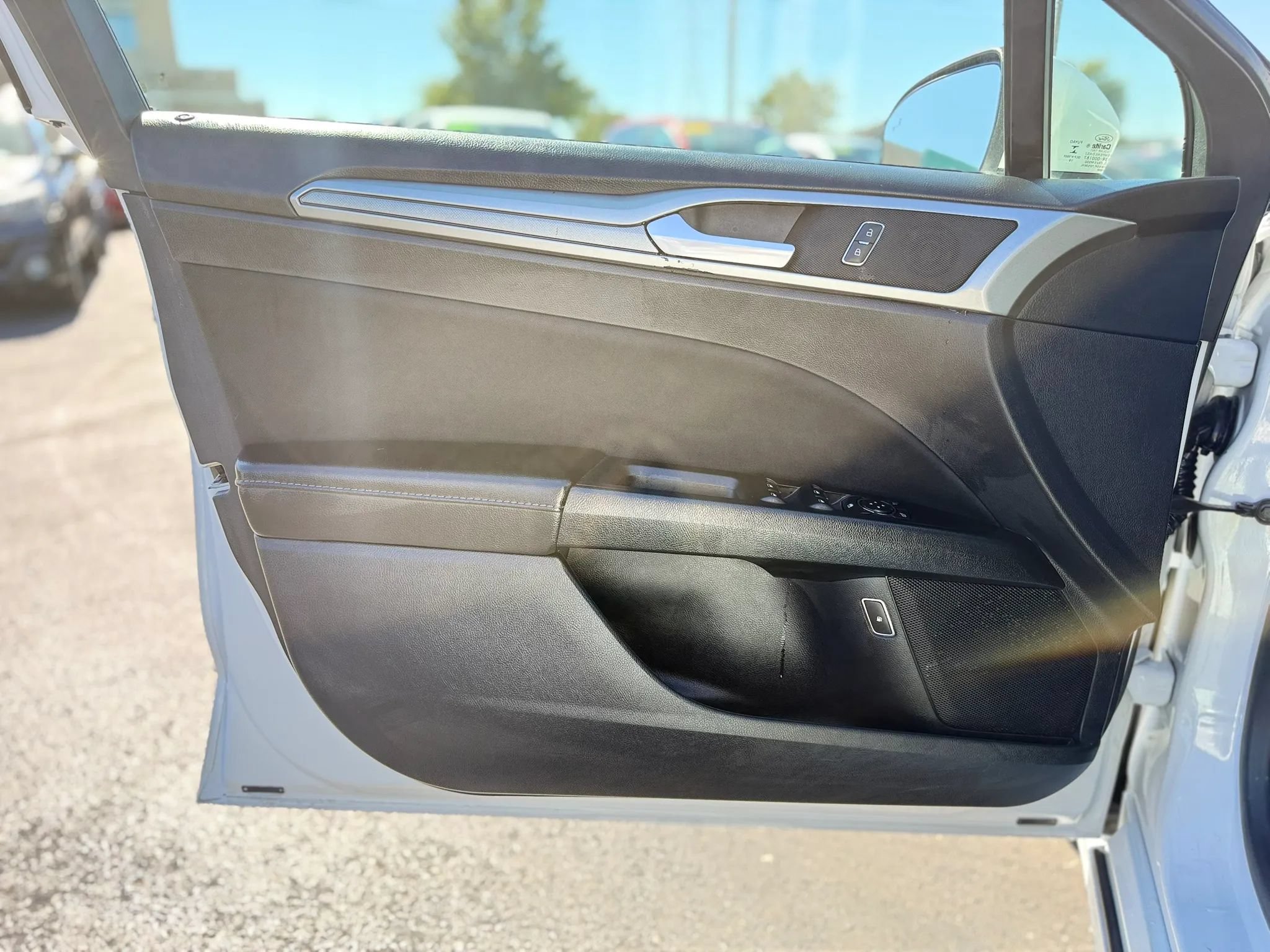 Used 2020 Ford Fusion SE FWD image 10