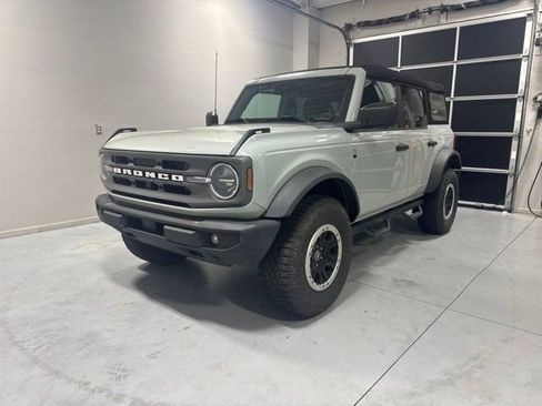 Used 2023 Ford Bronco Big Bend w/ Sasquatch Package AWD/4WD image 2