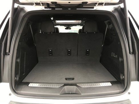 Used 2024 Chevrolet Suburban Z71 w/ Z71 Off-Road Package image 11