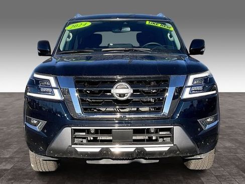 Used 2024 Nissan Armada SL w/ Captain's Chairs Package image 3