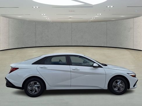 Used 2026 Hyundai Elantra SE image 6