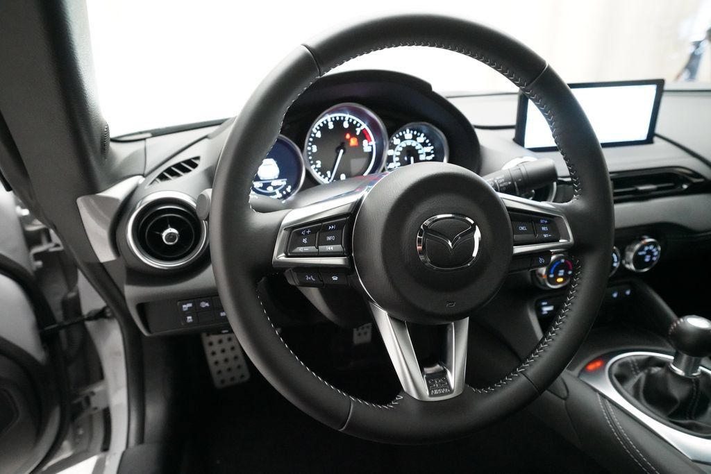 Used 2024 MAZDA MX-5 Miata RF Grand Touring RWD image 4
