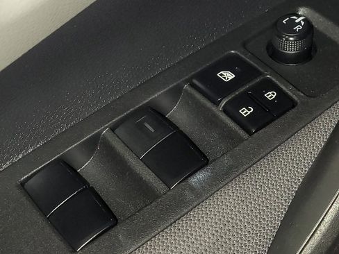 Used 2022 Toyota Corolla LE FWD image 27