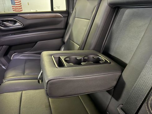 Used 2023 Chevrolet Suburban Premier AWD/4WD image 16