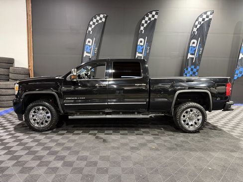 Used 2015 GMC Sierra 2500 Denali w/ Duramax Plus Package image 2