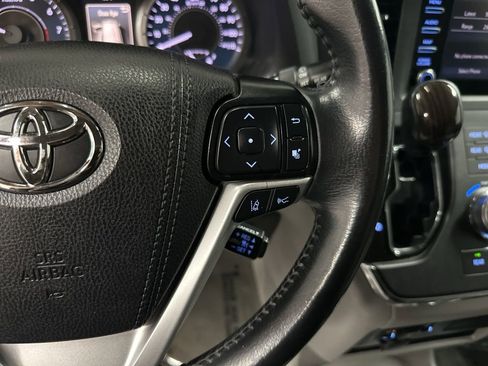 Used 2019 Toyota Sienna XLE FWD image 15