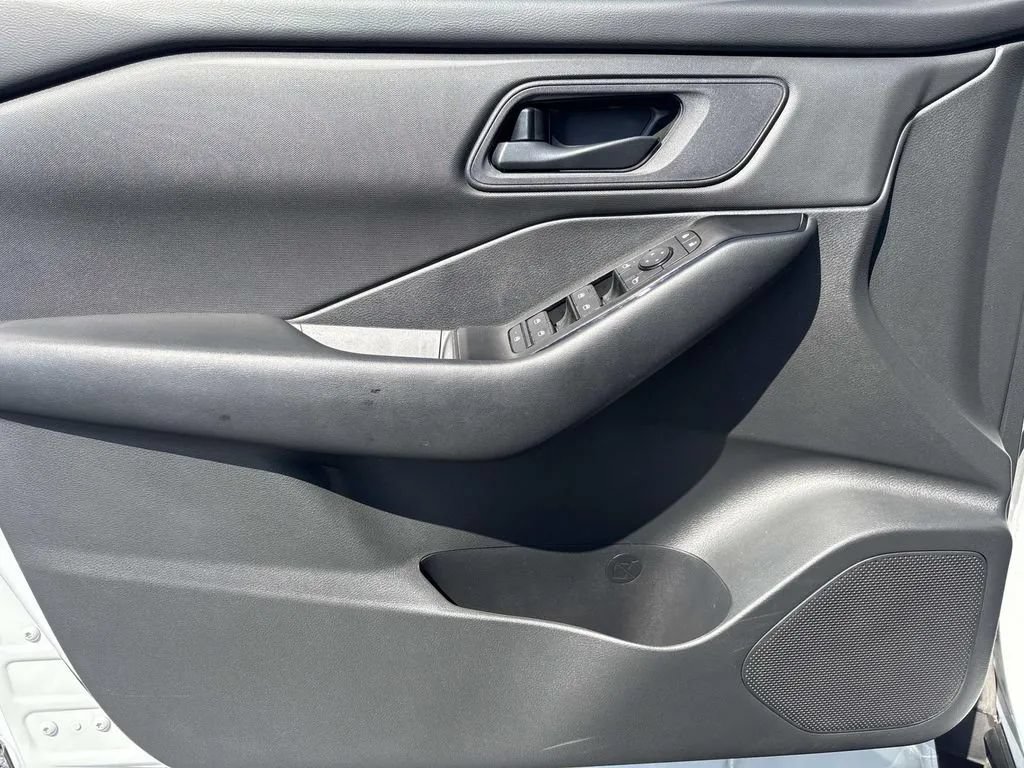 Used 2025 Nissan Rogue S FWD image 25