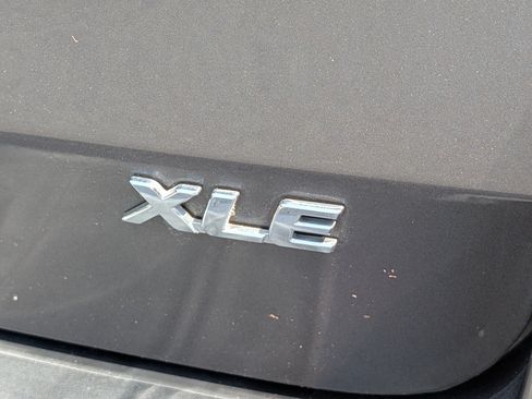 Used 2015 Toyota Sienna XLE w/ XLE Navigation Package FWD image 9