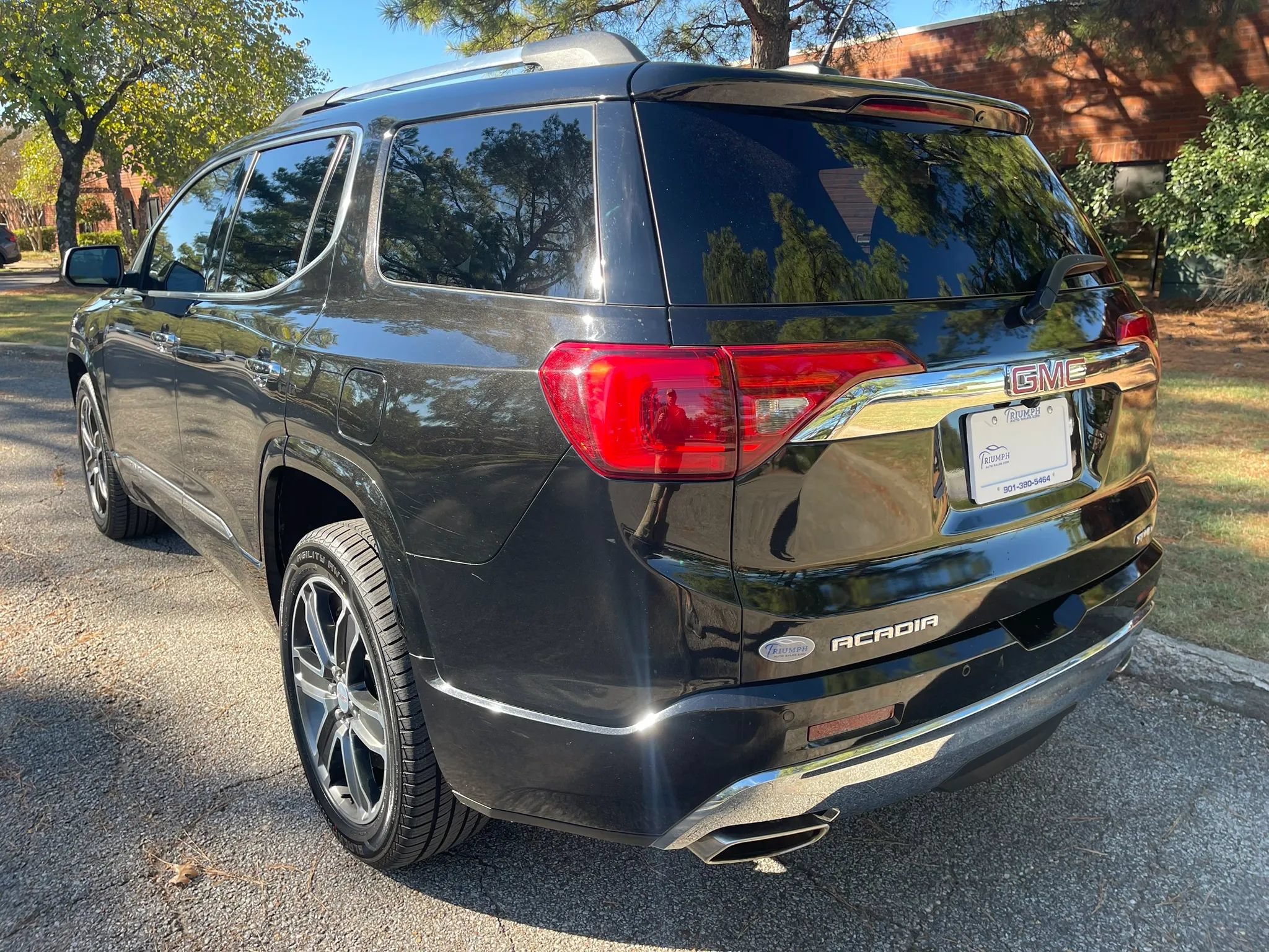 Used 2019 GMC Acadia Denali AWD/4WD image 3
