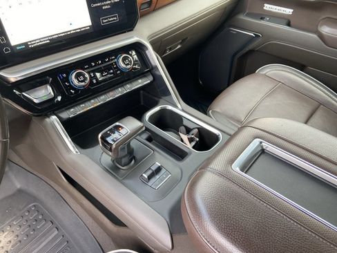 Used 2022 GMC Sierra 1500 Denali w/ Denali Reserve Package AWD/4WD image 24
