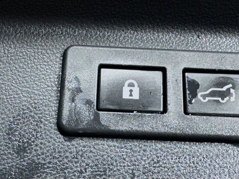 Used 2023 Subaru Forester Premium image 32